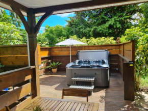 Bungalow charmant à Le Moule avec piscine et jardin